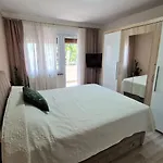 M & M Apartment *