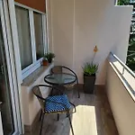 M & M Apartment *